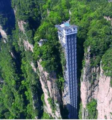 悬崖边上安装电梯视频,安装在悬崖边上的电梯 