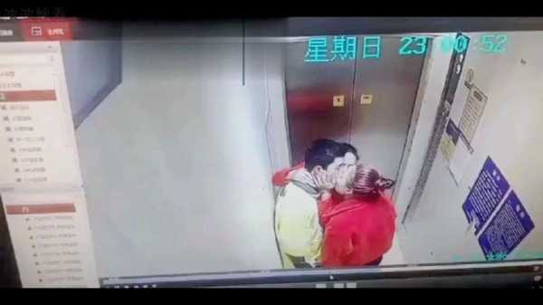 电梯里亲吻的电视剧