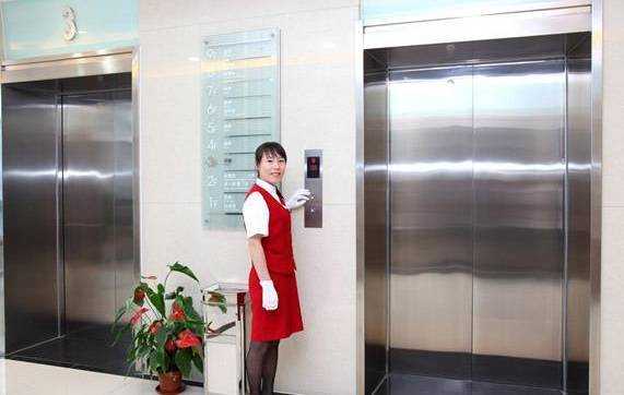 电梯等候区保洁要求