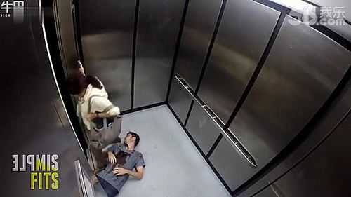 国外恶作剧电梯纸条视频_电梯吓人恶作剧视频