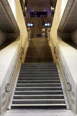 火车站的楼梯 楼梯电梯火车站