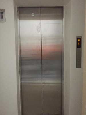 电梯门用水擦花了怎么处理