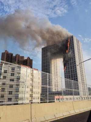 国际大厦起火