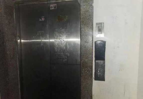 电梯3楼没有遮挡