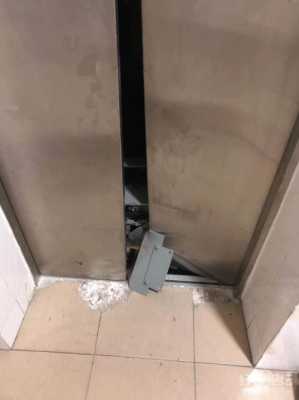 给我找电梯门故障的图片 找到电梯坏掉的图片