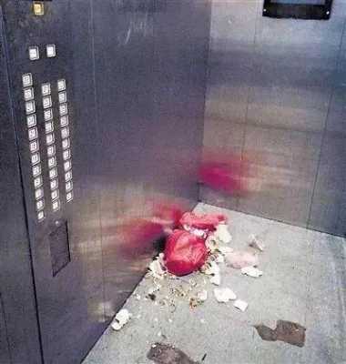  梦见电梯里有红字「梦见电梯里有屎是什么意思」