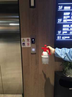 电梯按键消毒照片图片_电梯按钮用什么消毒液
