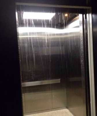 电梯口下雨视频真实_电梯下雨就积水问题大吗