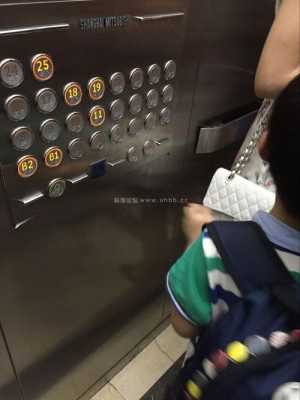 电梯嗯别-电梯里哦哦啊