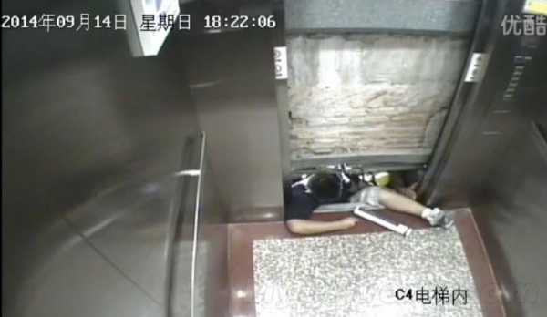 电梯事故视频恐怖 网红电梯暴力视频