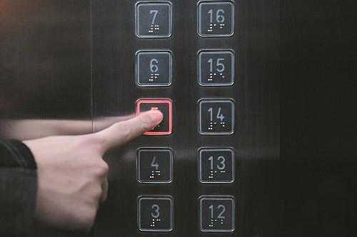 电梯方向怎么取消按钮