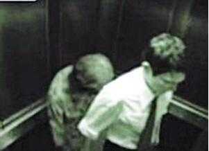电梯里遇到鬼怎么办