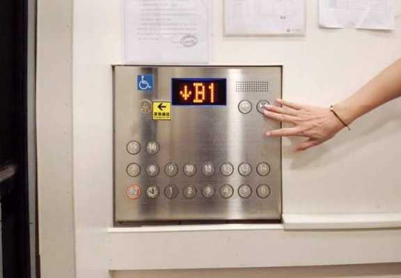 电梯里有小按钮,电梯里按钮的小圆点是什么 