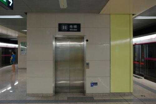 地铁站的电梯叫什么