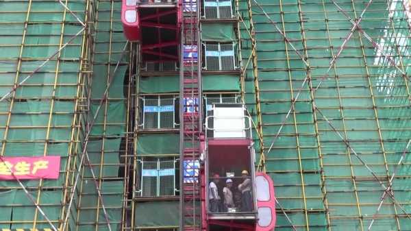 建筑施工电梯工作视频,施工电梯视频作业视频 