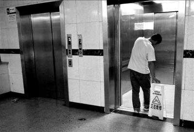 电梯劫持-奇葩电梯抢劫案