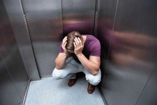  被困的恐怖电梯图片「被困电梯里的心情图片大全」